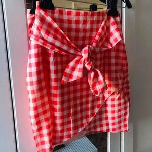 NEW Beautiful skirt size Small